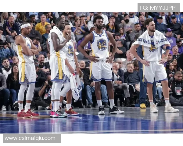 理查德成为球队历史第三位新秀单场30分5三分与库里穆迪并肩前行 理查德成为球队历史第三位新秀单场30分5三分与库里穆迪并肩前行