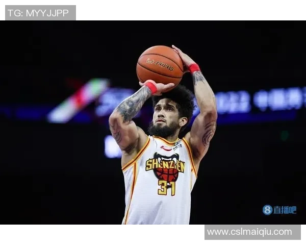 吉莱斯皮称赞布克决策果断自己专注于接球投篮半场贡献12分 吉莱斯皮称赞布克决策果断自己专注于接球投篮半场贡献12分