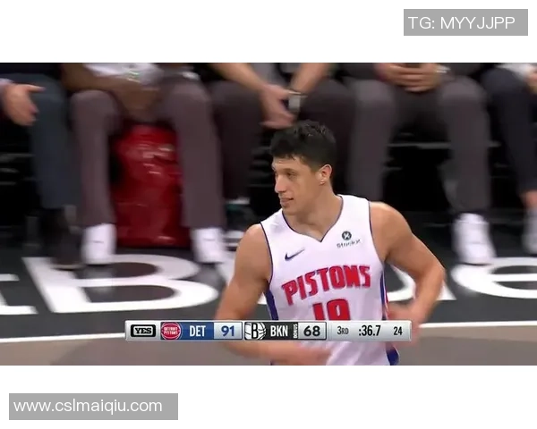 布克追身三分命中却遭裁判无视3加1机会球队分差扩大至20分以上