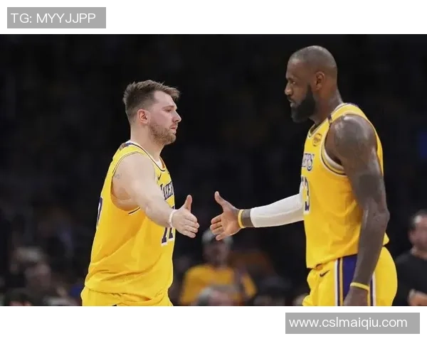 沃西称赞东契奇聪明能理解球队战术期待他与队友更好配合 沃西称赞东契奇聪明能理解球队战术期待他与队友更好配合